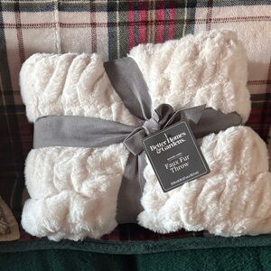 Better Homes And Gardens Cream Faux Fur Throw